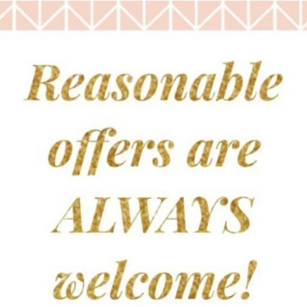 Send me a Reasonable Offer‼️❤️⚠️‼️ will Ship your items if order before 4pm